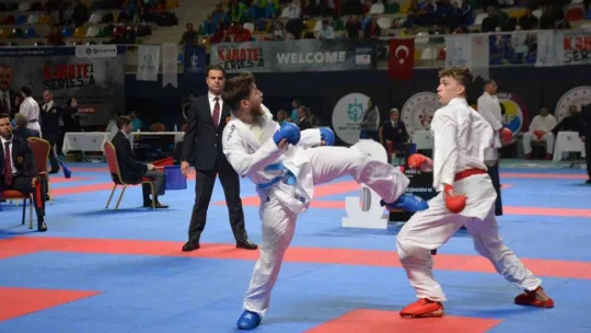 75 ülkeden bin 65 karatecinin ter döktüğü uluslararası turnuva başladı