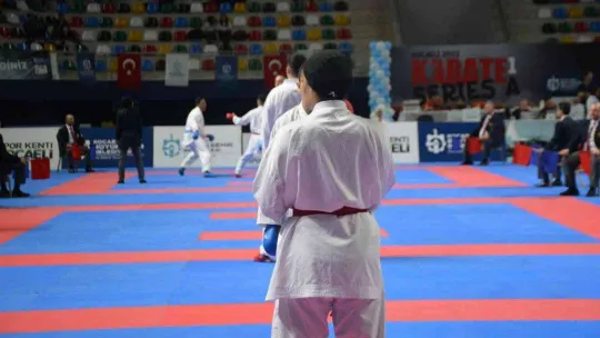 75 ülkeden bin 65 karatecinin ter döktüğü uluslararası turnuva başladı