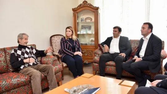 AK Parti'den 4 bin haneye ziyaret