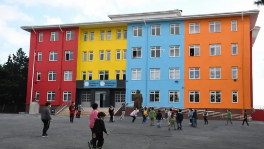 Başkan Yılmaz kreşten üniversiteye kadar gelecek nesillere destek oluyor