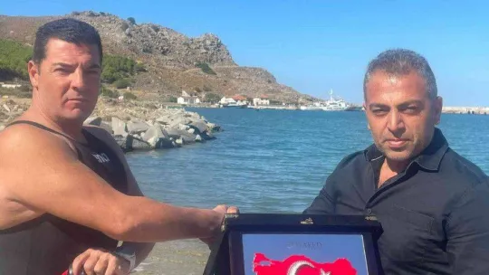 8 saatte Gökçeada'ya yüzdü