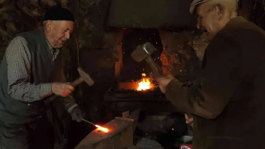 80 yaşında 30 köyün tarım aleti ihtiyacını karşılıyor