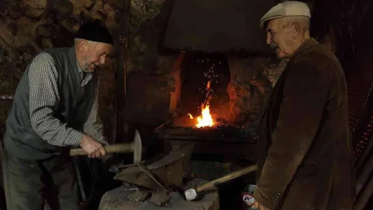 80 yaşında 30 köyün tarım aleti ihtiyacını karşılıyor