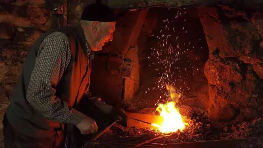 80 yaşında 30 köyün tarım aleti ihtiyacını karşılıyor