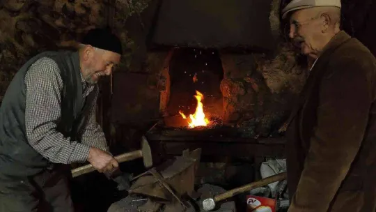 80 yaşında 30 köyün tarım aleti ihtiyacını karşılıyor