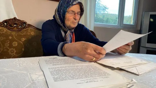 80 yaşındaki 'muhtar teyze' babadan miras kalan muhtarlığı devam ettiriyor