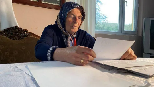 80 yaşındaki 'muhtar teyze' babadan miras kalan muhtarlığı devam ettiriyor