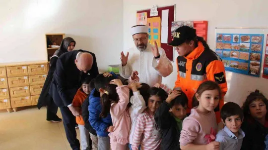 81 ilde eş zamanlı 'Deprem Anı, Çök Kapan Tutun ve Tahliye Tatbikatı'