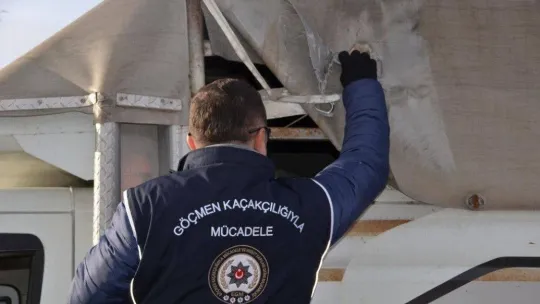 81 ildeki huzur operasyonunda 883 düzensiz göçmen yakalandı