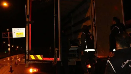 81 ildeki huzur operasyonunda 883 düzensiz göçmen yakalandı