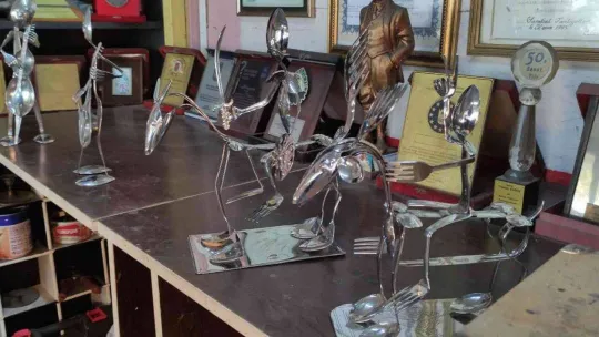 81 yaşında yaptığı sanatla hayran bırakıyor