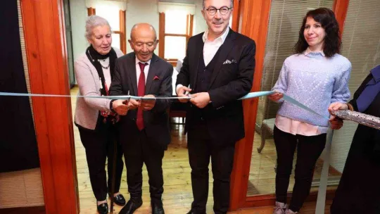 85 yaşında kitaplarını bağışladı, adına kitaplık açıldı