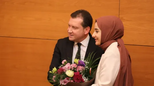 Başkan Balcıoğlu, Kadın Hakları Günü'nü Mecliste Çiçeklerle Kutladı