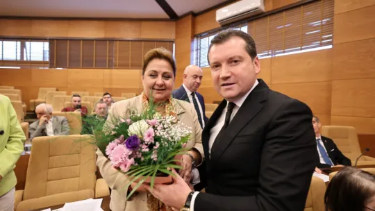 Başkan Balcıoğlu, Kadın Hakları Günü'nü Mecliste Çiçeklerle Kutladı