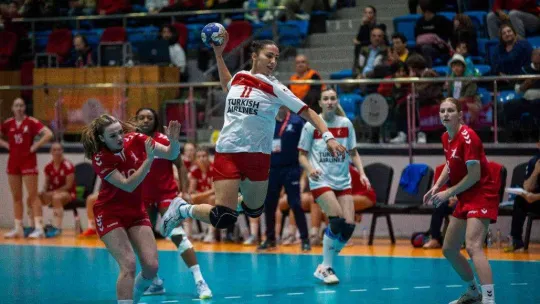 A Milli Kadın Hentbol Takımı, Büyük Britanya'yı yenerek üst tura yükseldi