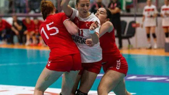 A Milli Kadın Hentbol Takımı, Büyük Britanya'yı yenerek üst tura yükseldi