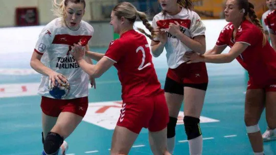 A Milli Kadın Hentbol Takımı, Büyük Britanya'yı yenerek üst tura yükseldi