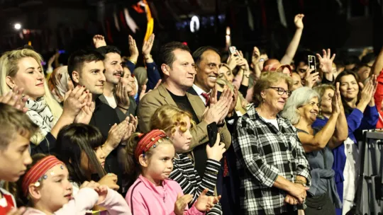 Silivri'de Düzenlenen Hamsi Şenliği'nde Rasul Dindar Konseri Gerçekleşti