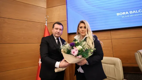 Başkan Balcıoğlu, Kadın Hakları Günü'nü Mecliste Çiçeklerle Kutladı