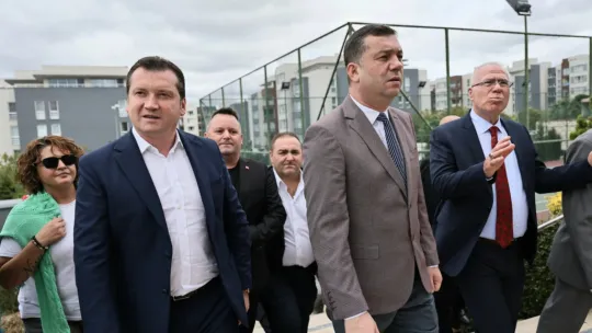 Başkan Balcıoğlu, Selimpaşa Emlak Konutları Sitesi'nde Atatürk Büstü ve Suat Arslan Kütüphanesi Açılışına Katıldı
