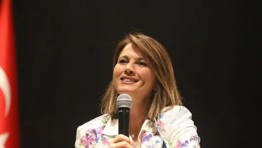 Açelya Akkoyun sevenleri ile buluştu