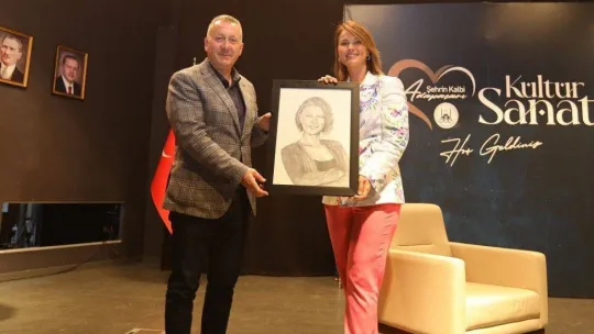 Açelya Akkoyun sevenleri ile buluştu