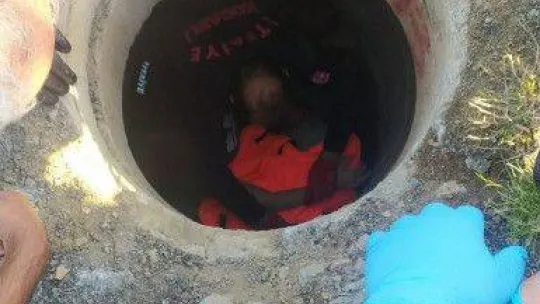 Açık kalan rögardan çukura düştü, 2 buçuk saat sesini duyurmaya çalıştı