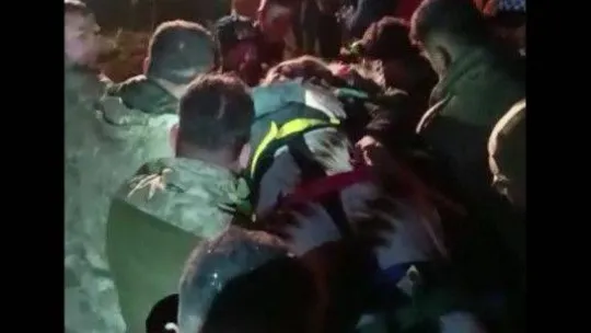 Acil Kurtarma Sağlık ekipleri aynı binanın enkazından 3 kişiyi kurtardı