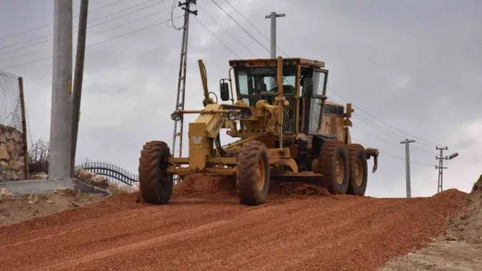 Açılan yeni yollar ile ulaşım ağı gelişiyor