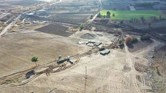 Acıpayam'da sulama borularının montaj çalışmaları devam ediyor