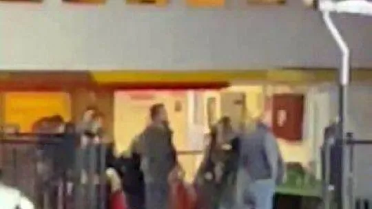 Adalar vapurunda bir polis intihar etti, seken kurşun ile çocuk yaralandı