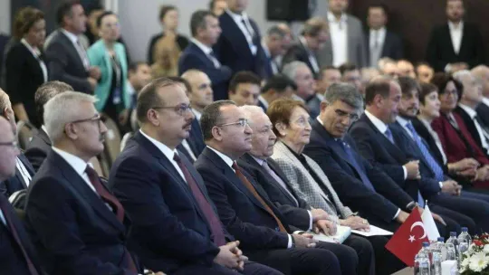 Adalet Bakanı Bozdağ: 'Türkiye'de kadınlar kıyafetlerine göre ayrı ayrı muameleye tabi tutulmasınlar istiyoruz'