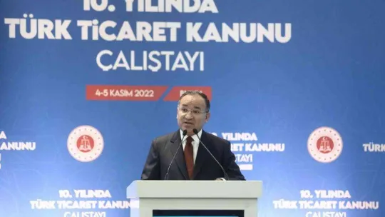 Adalet Bakanı Bozdağ: 'Türkiye'de kadınlar kıyafetlerine göre ayrı ayrı muameleye tabi tutulmasınlar istiyoruz'