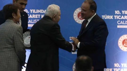 Adalet Bakanı Bozdağ: 'Türkiye'de kadınlar kıyafetlerine göre ayrı ayrı muameleye tabi tutulmasınlar istiyoruz'