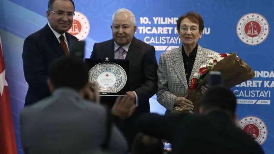 Adalet Bakanı Bozdağ: 'Türkiye'de kadınlar kıyafetlerine göre ayrı ayrı muameleye tabi tutulmasınlar istiyoruz'