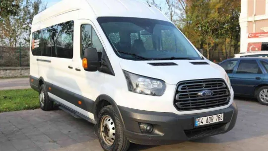 Adapazarı Belediyesi'nden gaziler derneğine minibüs