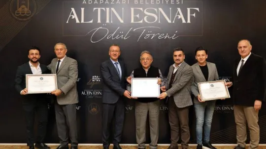 Adapazarı'nda altın esnaflar belgelerini aldı