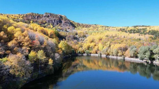 Adeta canlı bir yağlı boya tablosu: 'Karagöl'