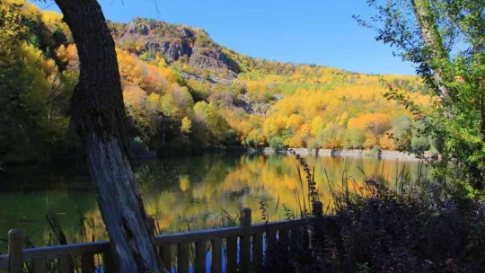 Adeta canlı bir yağlı boya tablosu: 'Karagöl'