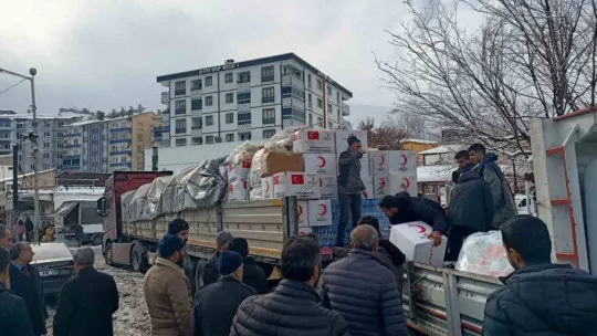 Adilcevaz'dan deprem bölgesine yardım eli