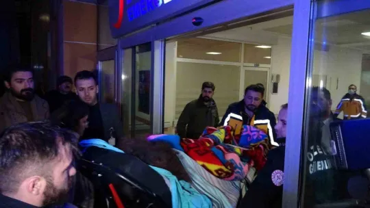 Adıyaman'da enkazdan çıkarılan anne ve bebeği tedavi için Van'a getirildi