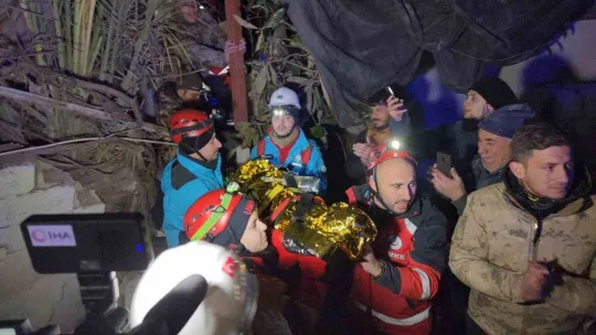 Adıyaman'da sevindiren haber: Küçük Buse 47 saat sonra kurtarıldı