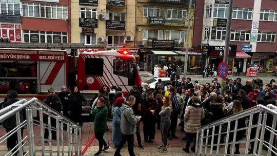 Adliye binasında dumanı gören gerçek sandı