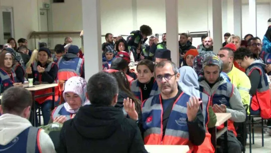 AFAD görevlileri 'çök-kapan-tutun' tatbikatına katıldı