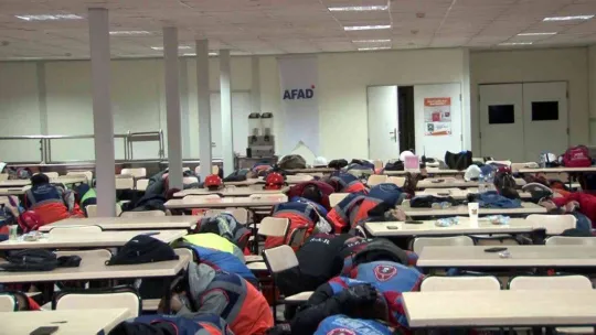 AFAD görevlileri 'çök-kapan-tutun' tatbikatına katıldı