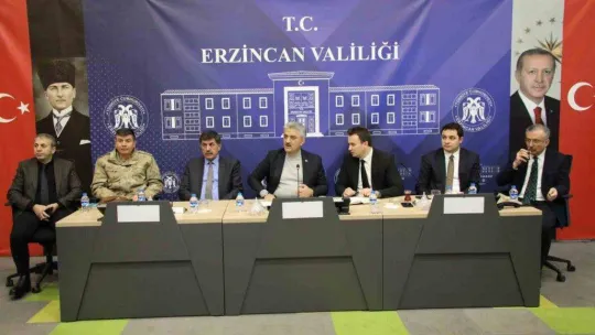 Afet bölgesi için Erzincan'da yürütülen yardım toplama faaliyetlerine yönelik toplantı düzenlendi