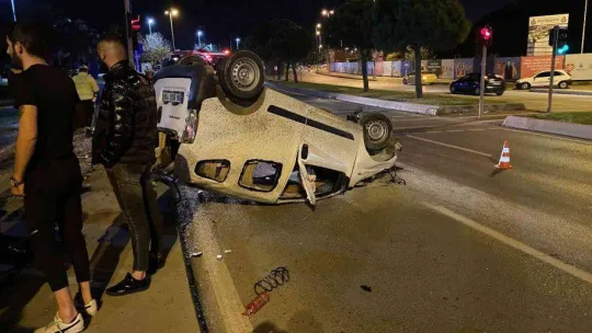 Ağaca çarpıp takla atan aracın sürücüsü olay yerinden kaçtı
