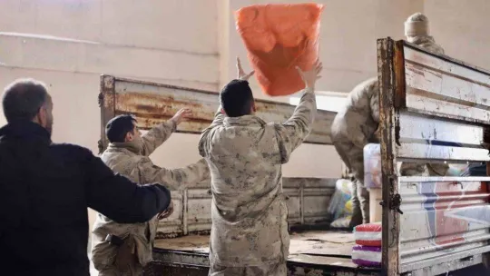 Ağrı'dan 8 tır ve 1 kamyon afetzedeler için yola çıktı