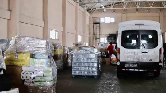 Ağrı'dan 8 tır ve 1 kamyon afetzedeler için yola çıktı