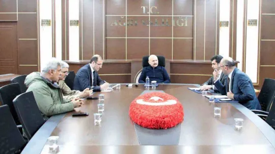 Ağrı Valisi Varol, gece-gündüz demeden afet bölgesi için çalışıyor